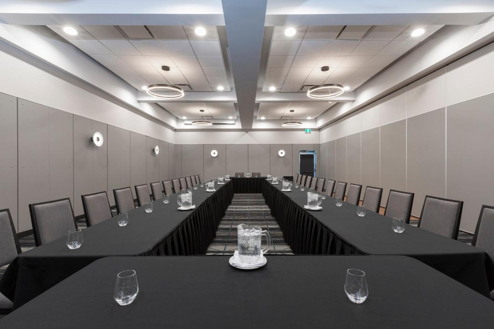 Holiday Inn St-Jean-Sur-Richelieu Congres By Ihg Сен-Жан-сюр-Ришелье Экстерьер фото